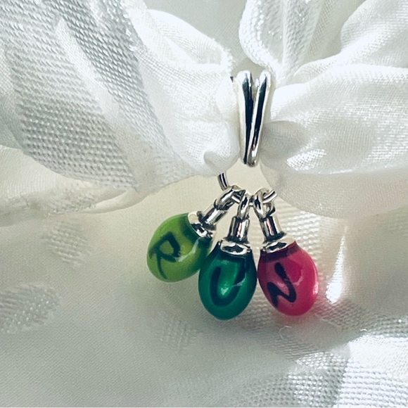 ⚡ NWOT Stranger Things Glow-in-the-Dark "Run" Charm ✨ - Picture 3 of 16